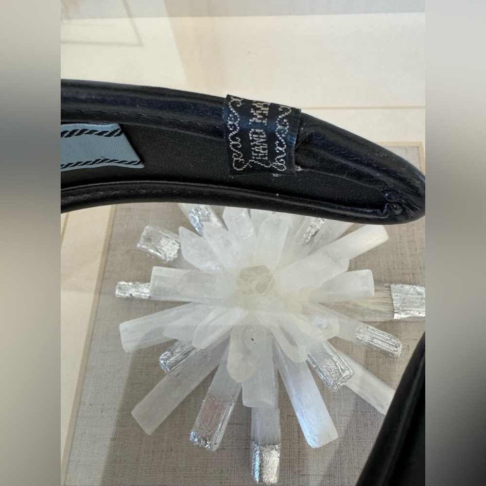 Inspired P headband. Faux leather. - Picture 2 of 6